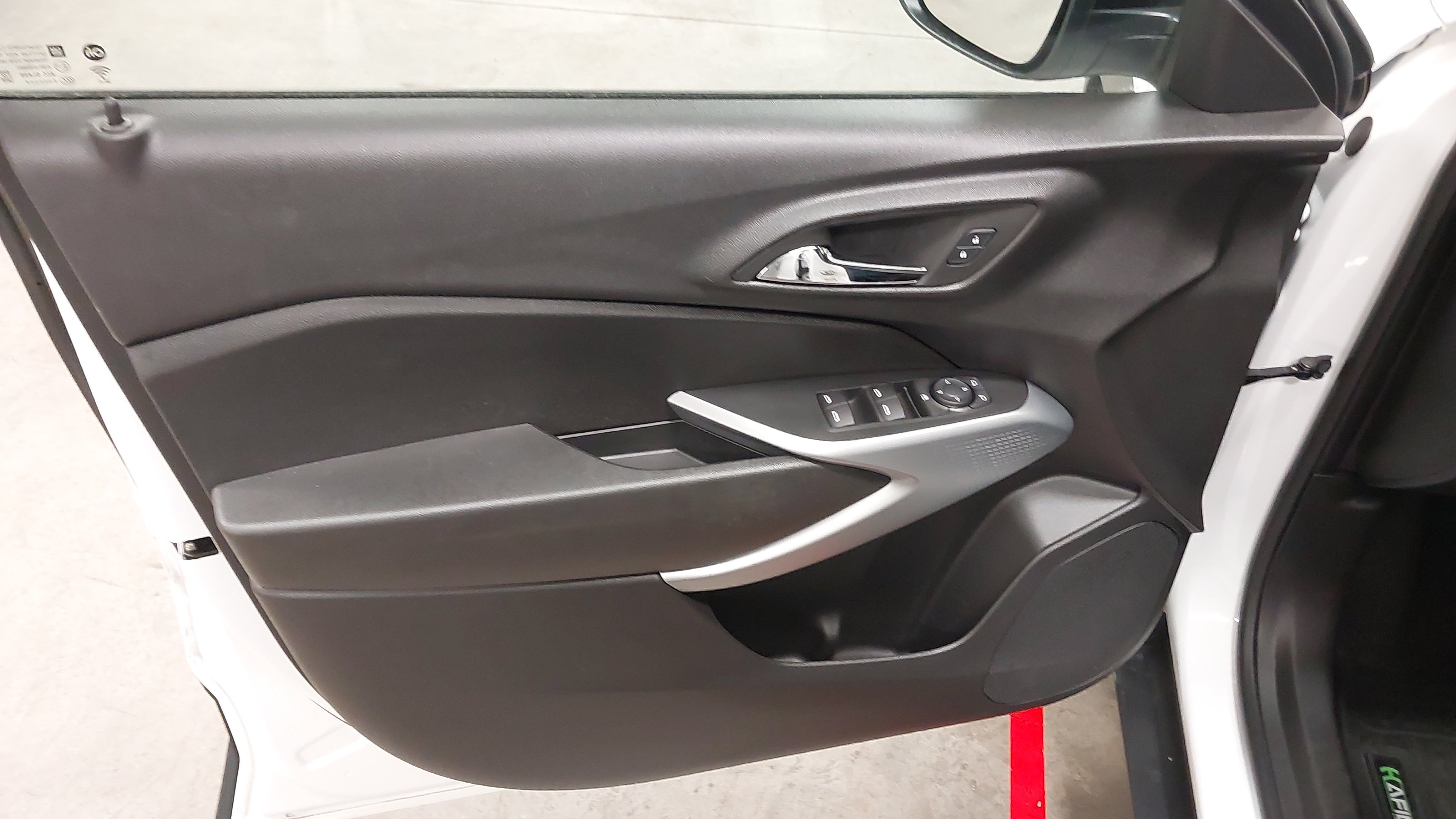 Certified 2024 Chevrolet Trax RS FWD image 24