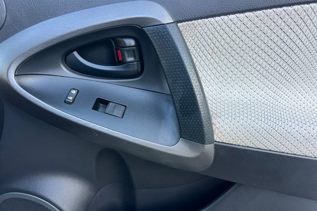 Used 2014 Toyota RAV4 EV image 19