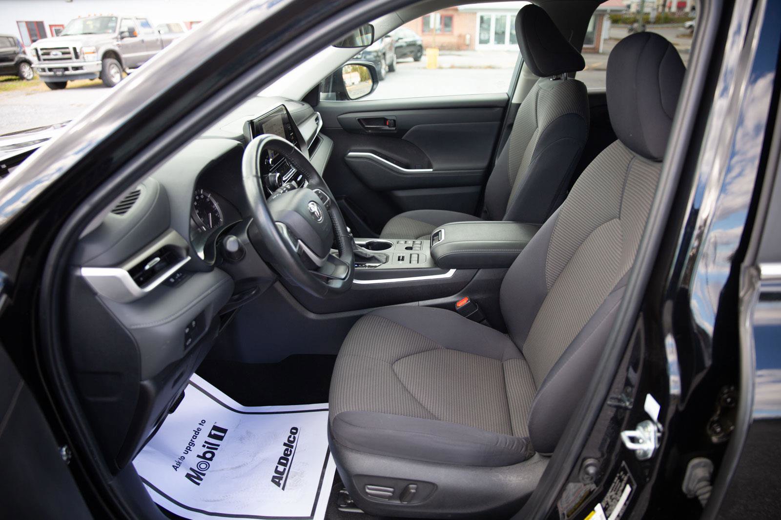 Used 2024 Toyota Highlander LE image 21