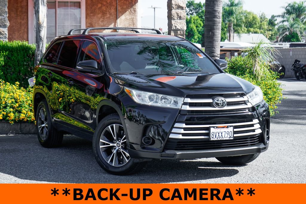 Used 2017 Toyota Highlander LE FWD image 2
