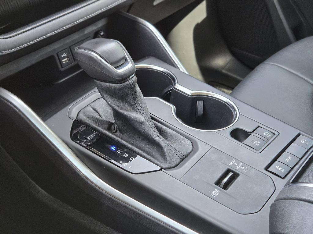 Used 2022 Toyota Highlander XLE image 9