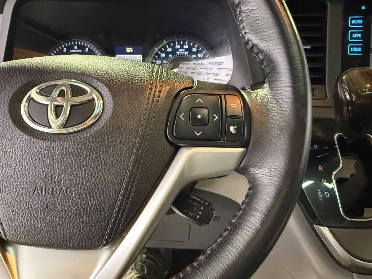 Used 2017 Toyota Sienna XLE w/ XLE Navigation Package AWD/4WD image 13