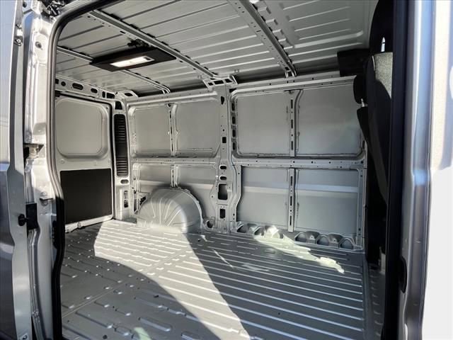 New 2025 RAM ProMaster 2500 w/ Quick Order Package 22G SLT image 17