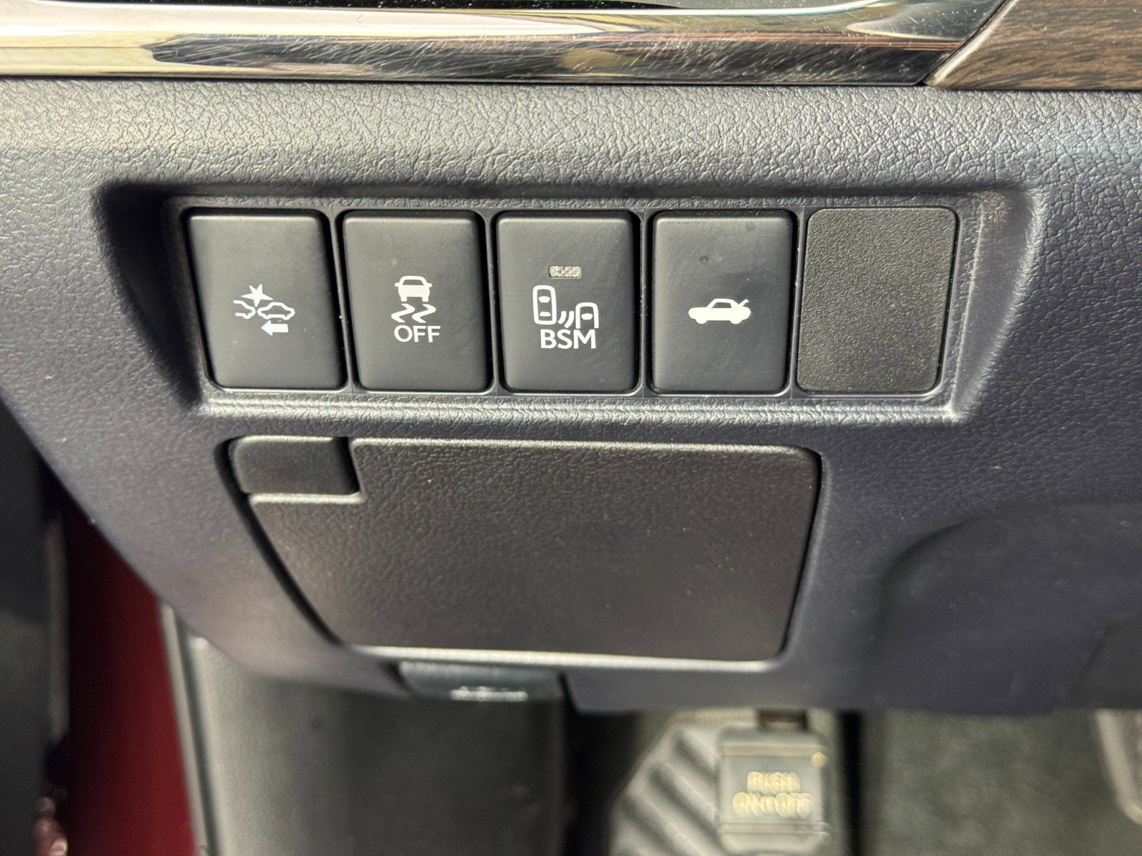 Used 2018 Toyota Avalon XLE Premium image 18