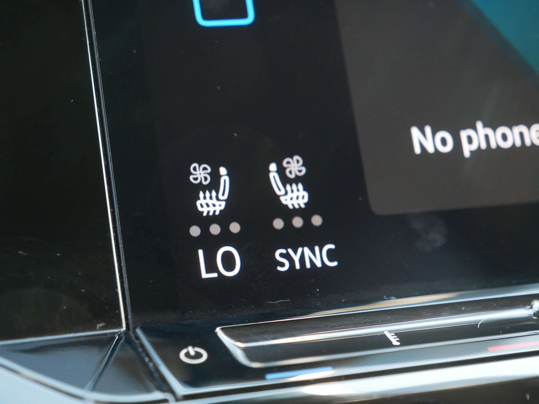 Used 2025 Volkswagen Atlas SE image 33