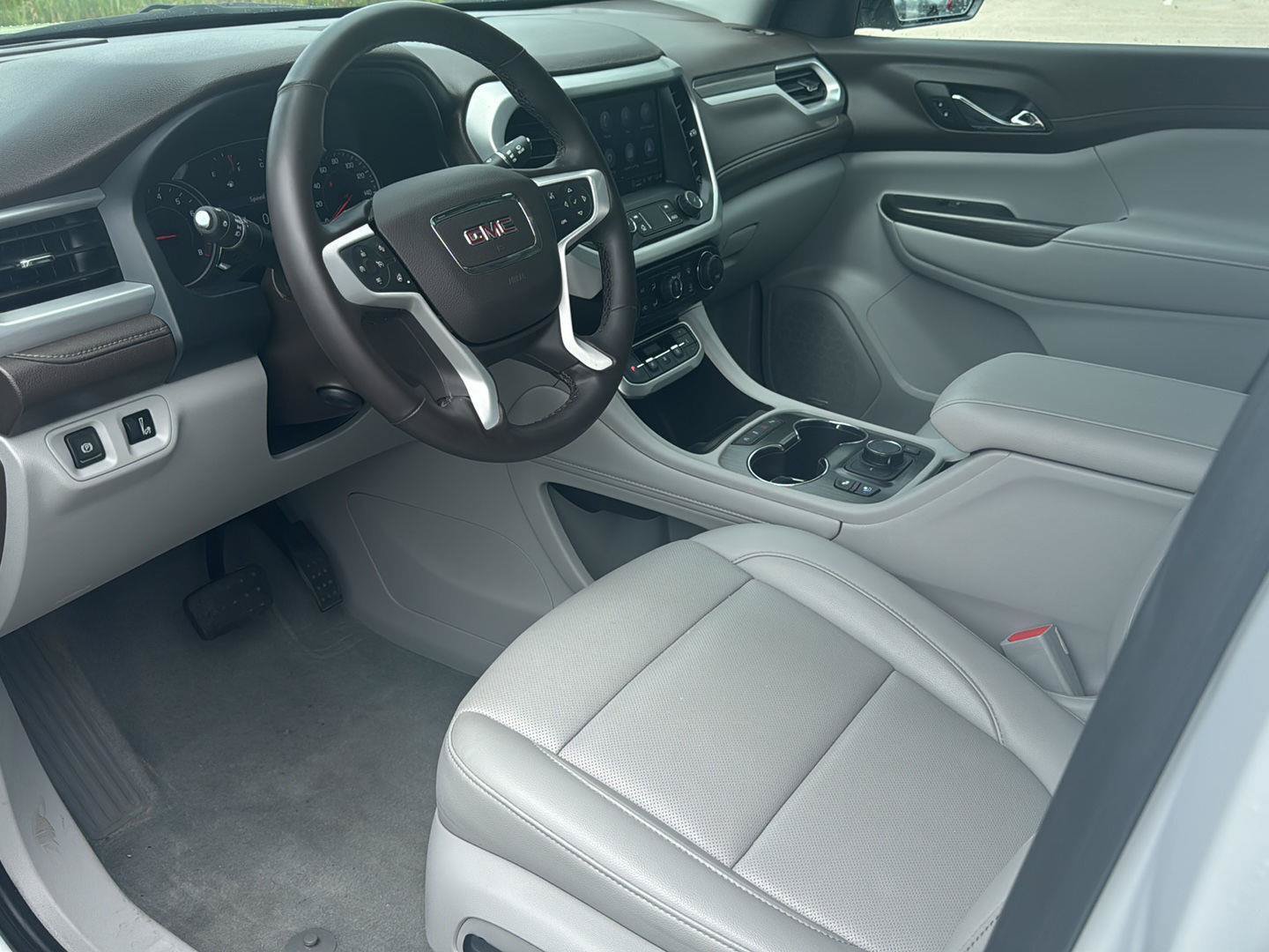 Used 2023 GMC Acadia SLT w/ Preferred Package AWD/4WD image 11