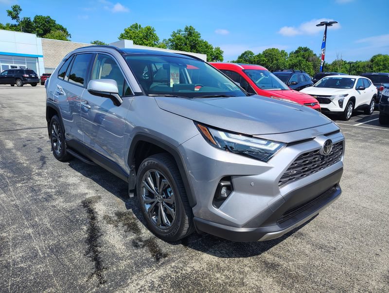 Certified 2025 Toyota RAV4 Limited w/ Advanced Technology Package AWD/4WD image 3
