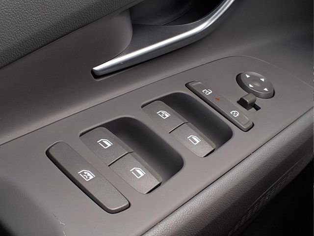 Certified 2025 Hyundai Elantra SEL FWD image 24