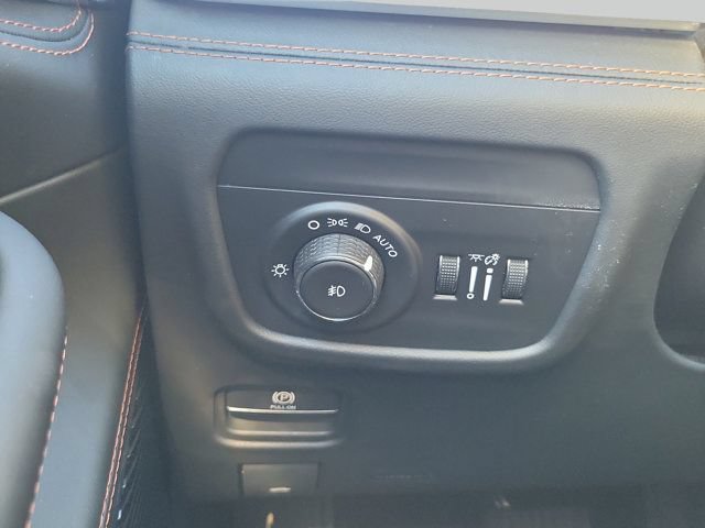 Used 2025 Jeep Grand Cherokee L Summit AWD/4WD image 24