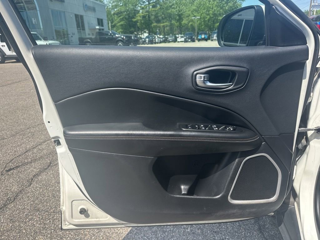 Used 2018 Jeep Compass Latitude w/ Popular Equipment Group AWD/4WD image 13
