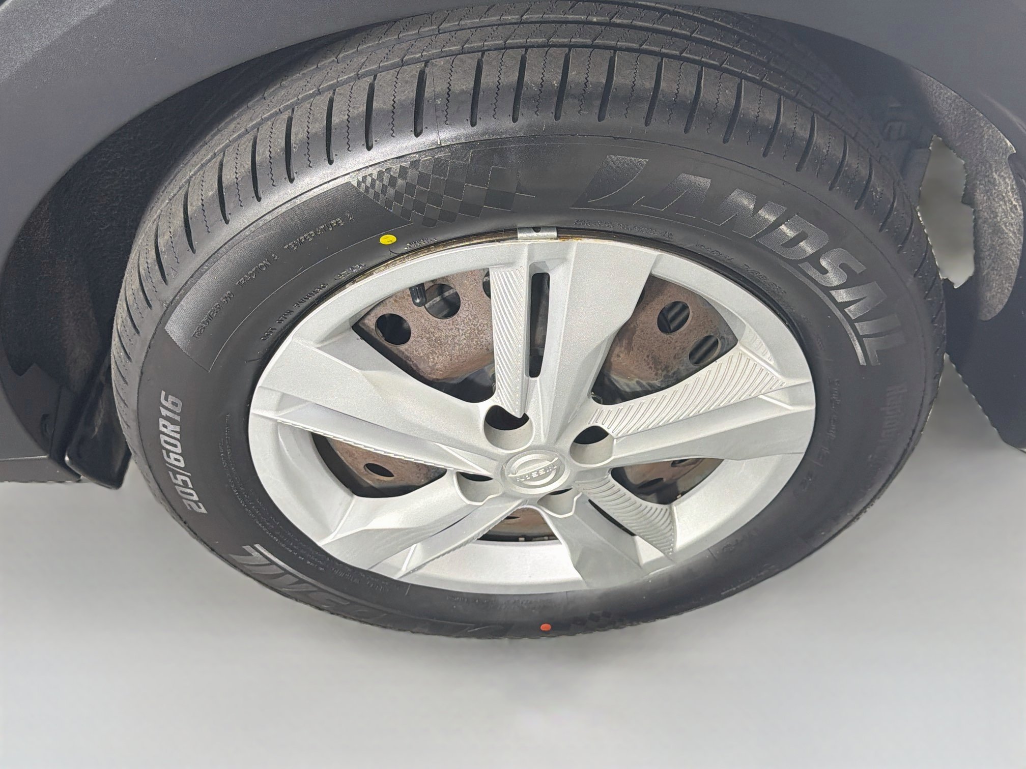 Used 2021 Nissan Kicks S FWD image 11