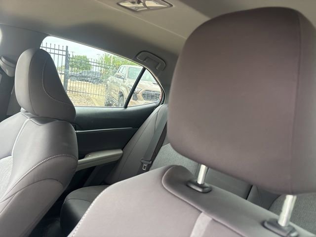 Used 2022 Toyota Camry LE image 9