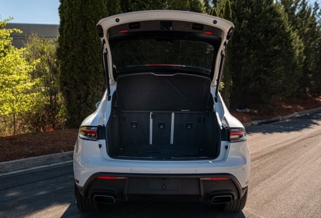 Used 2024 Porsche Macan T w/ Premium Plus Package image 19