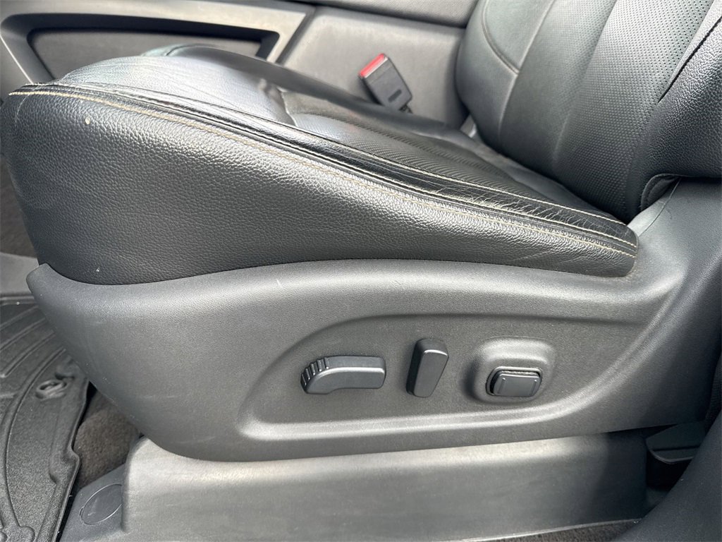 Used 2019 Nissan Titan SL w/ Midnight Edition image 12