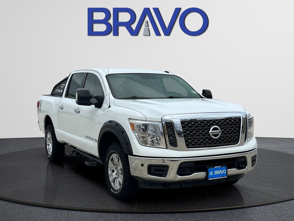 Used 2018 Nissan Titan SV w/ SV Convenience Package AWD/4WD image 3