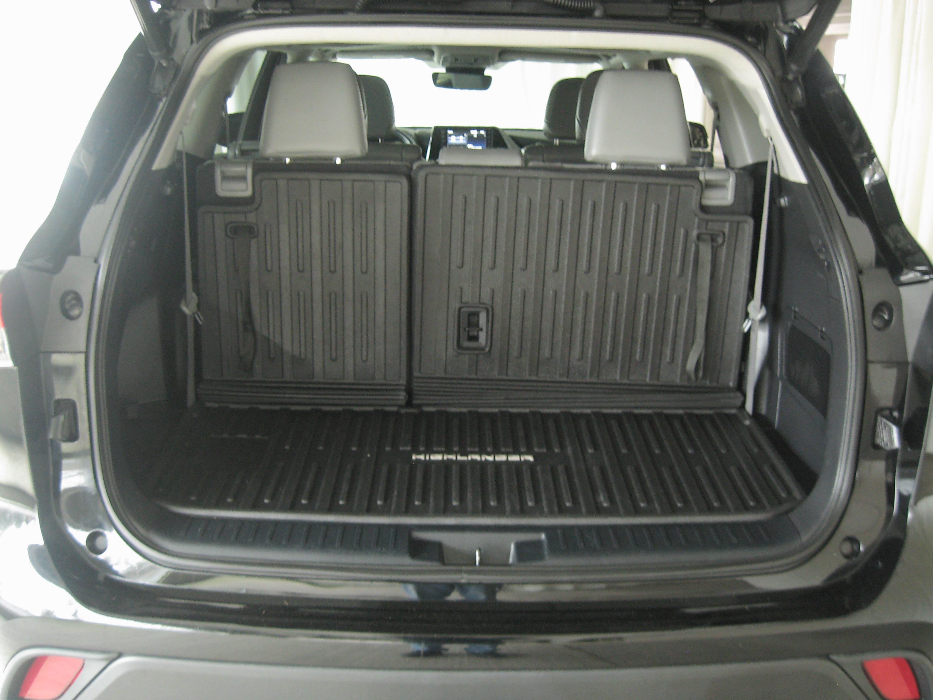 Used 2022 Toyota Highlander XLE image 23