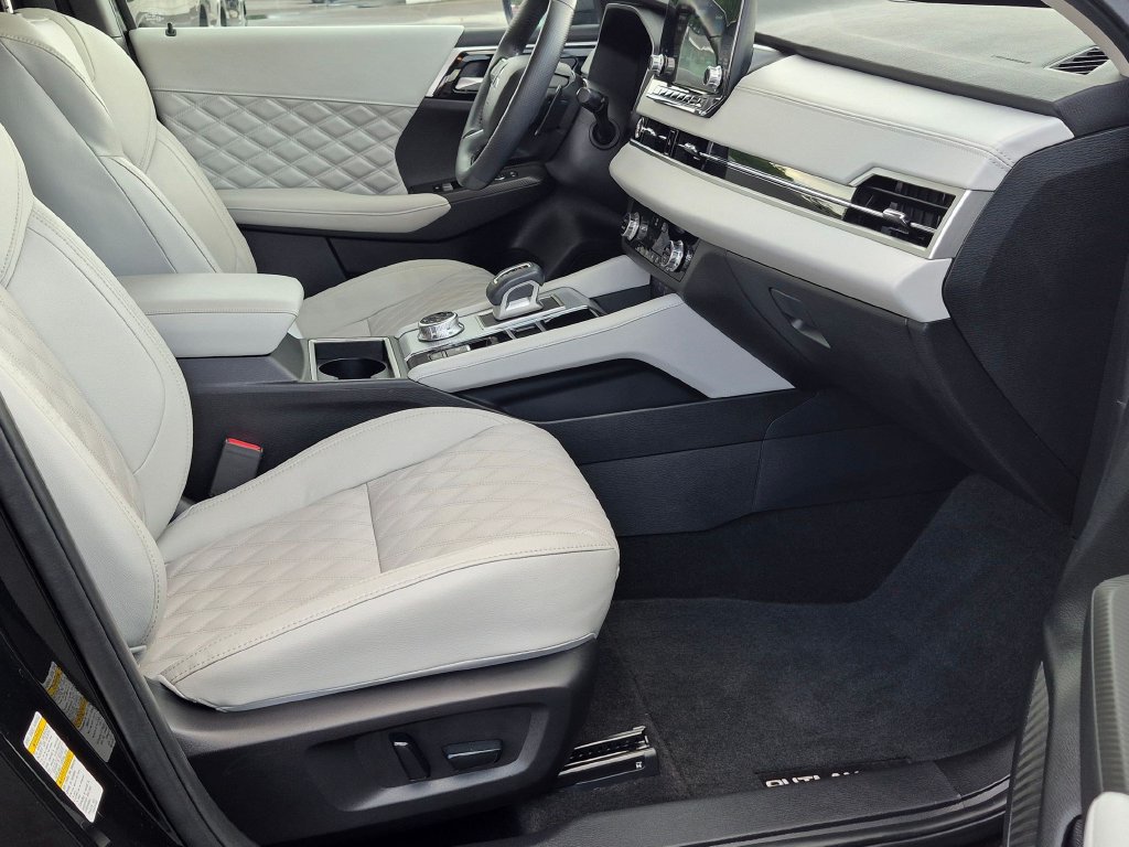 Used 2024 Mitsubishi Outlander SEL AWD/4WD image 26