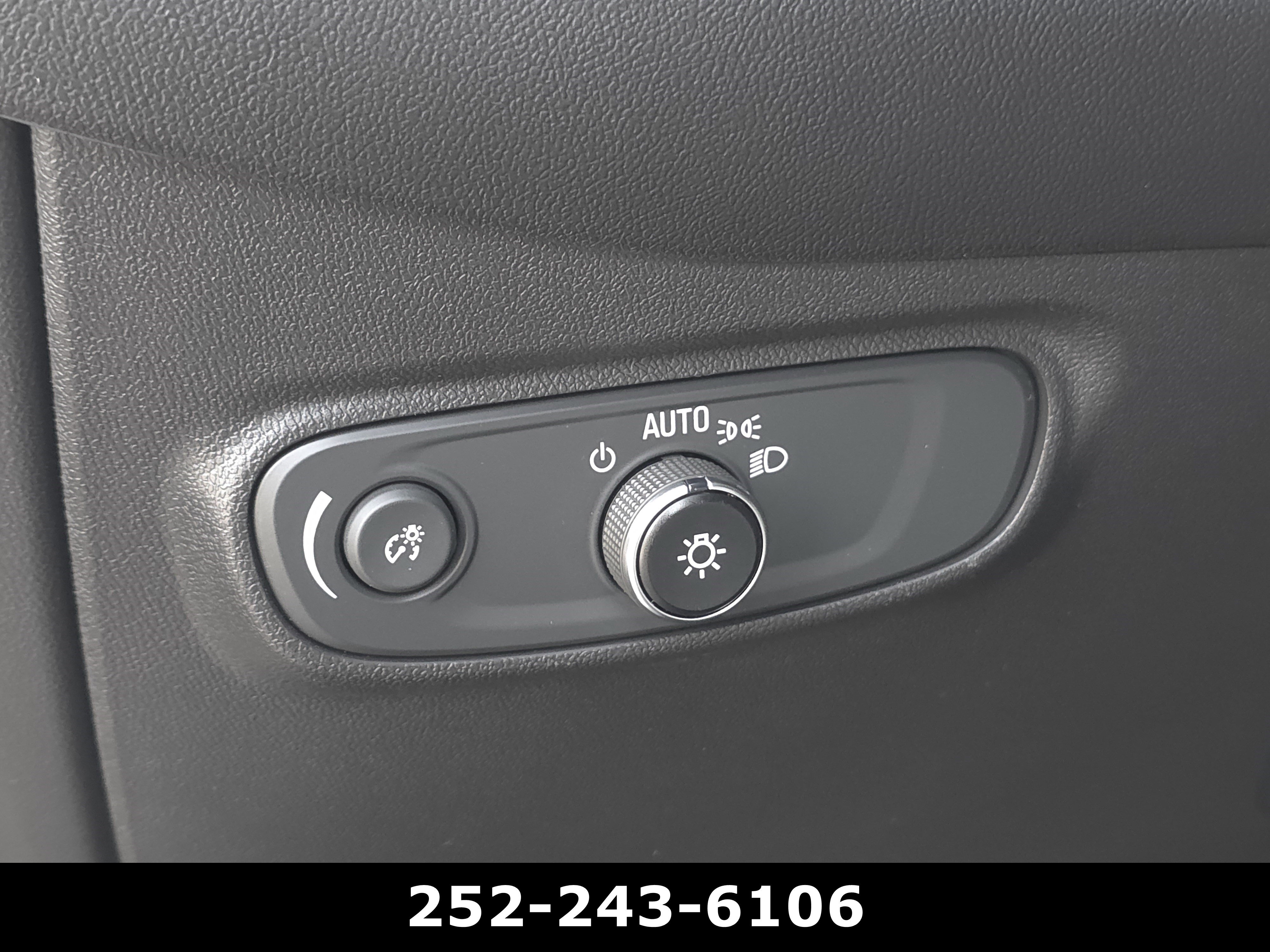 Used 2024 Chevrolet Equinox LS w/ Midnight Edition image 21