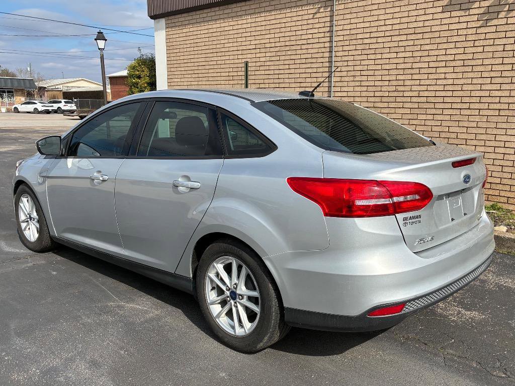 Used 2016 Ford Focus SE image 3