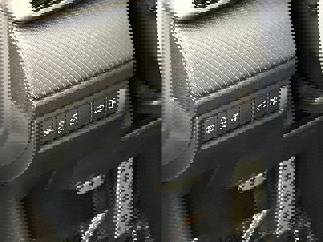 Used 2025 Toyota Camry SE image 12