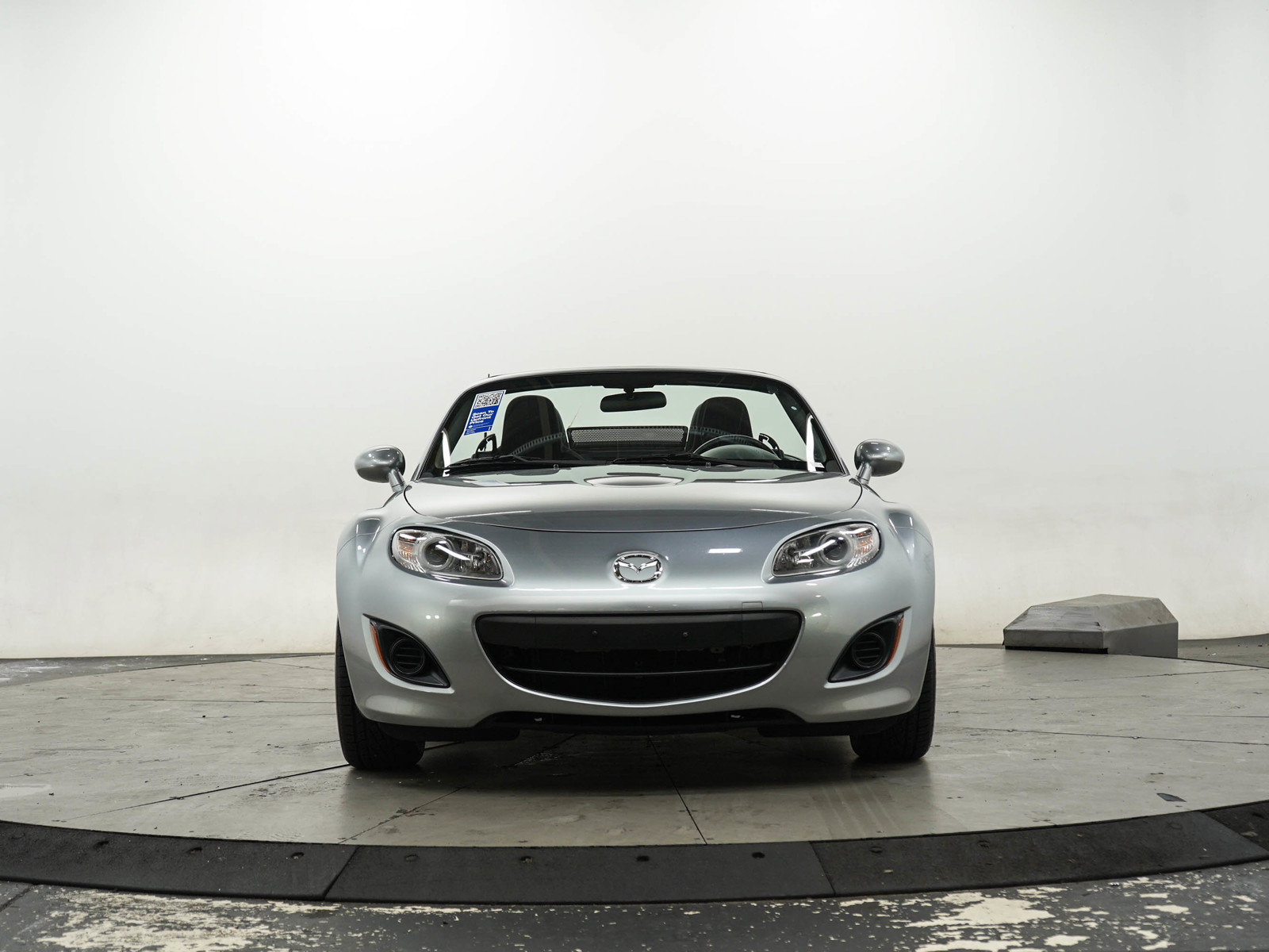Used 2011 MAZDA MX-5 Miata Sport RWD image 9