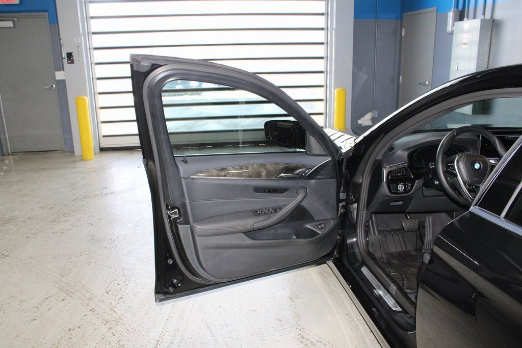 Used 2023 BMW 530i xDrive w/ Convenience Package image 7