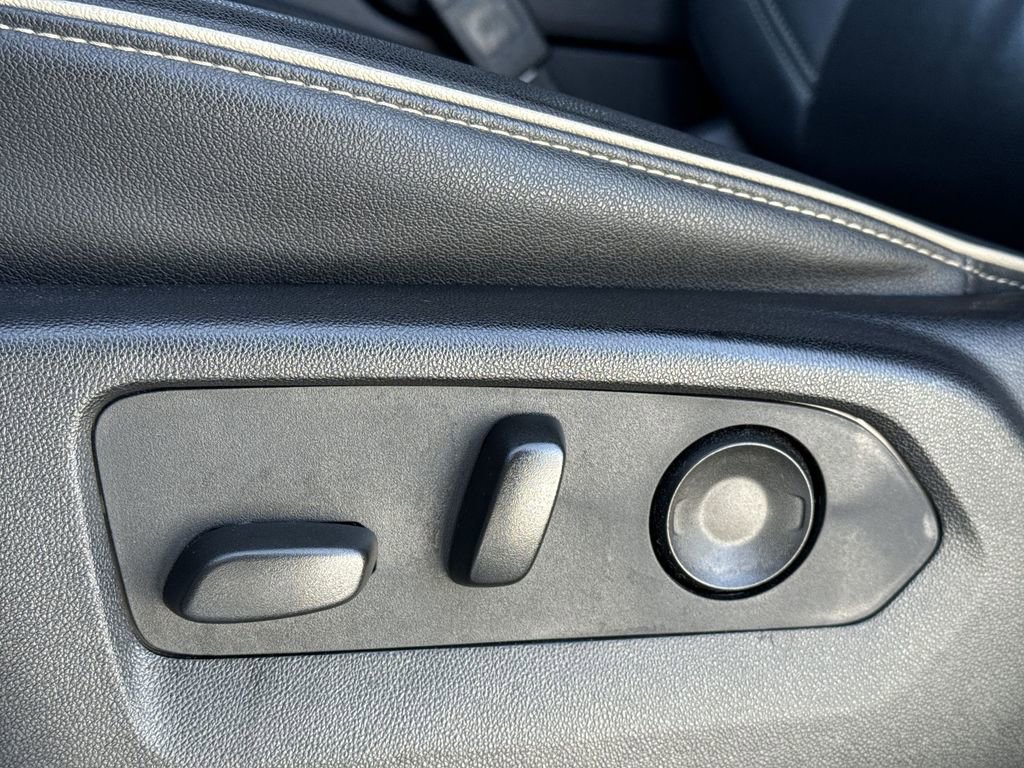 Used 2023 Chevrolet Suburban Premier image 14