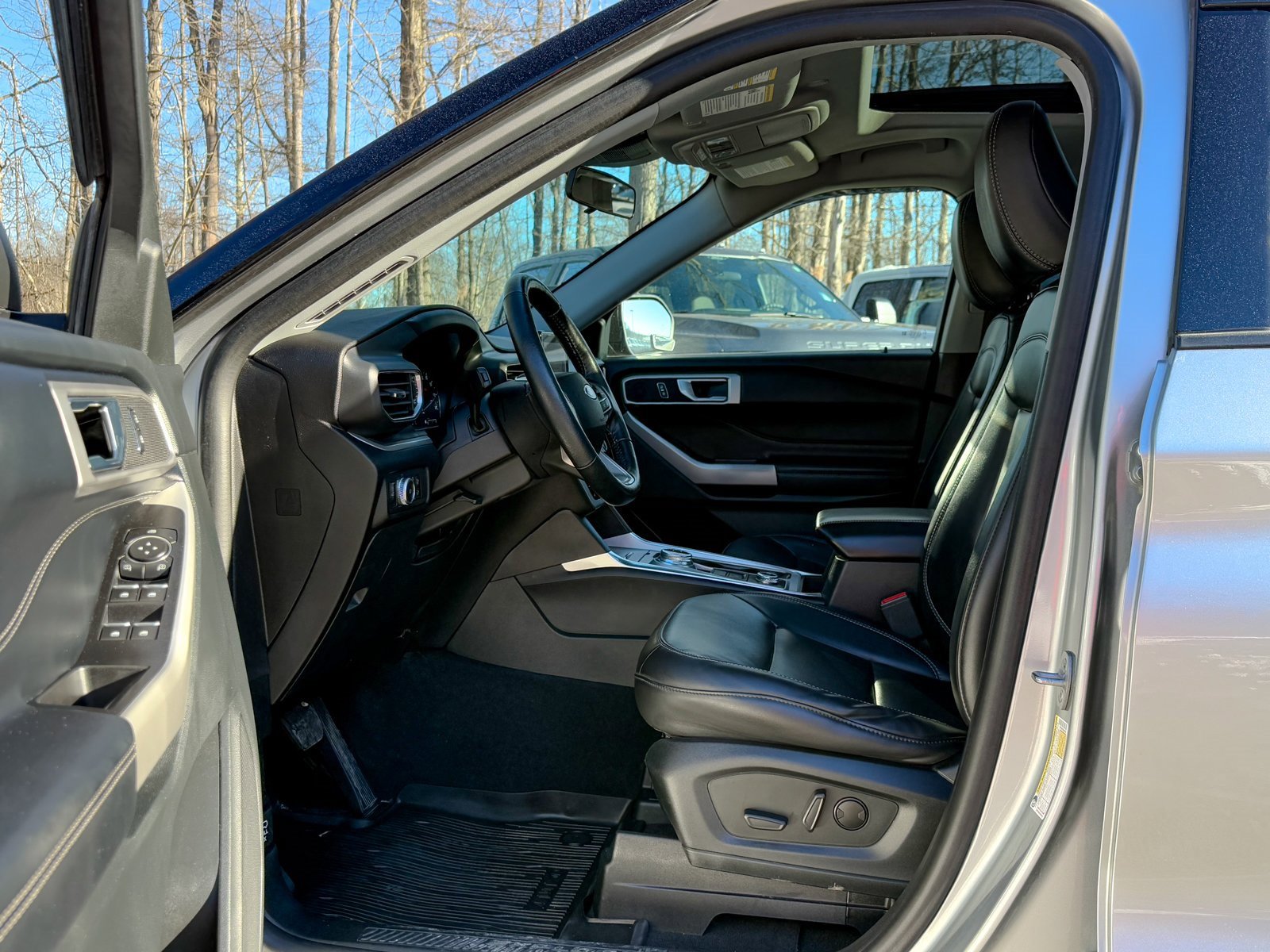 Certified 2022 Ford Explorer XLT w/ Equipment Group 202A image 19