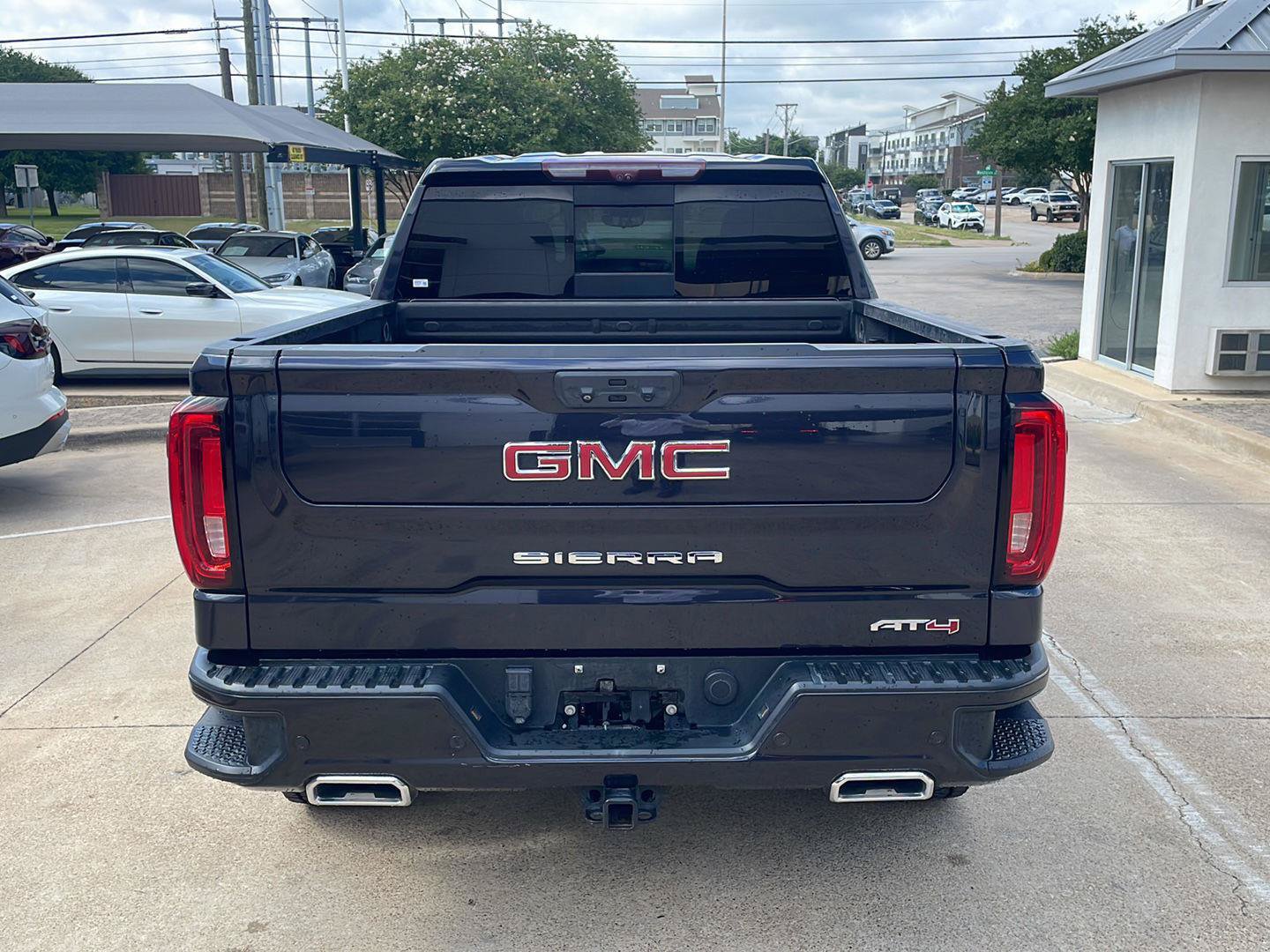 Used 2022 GMC Sierra 1500 AT4 w/ Technology Package AWD/4WD image 8