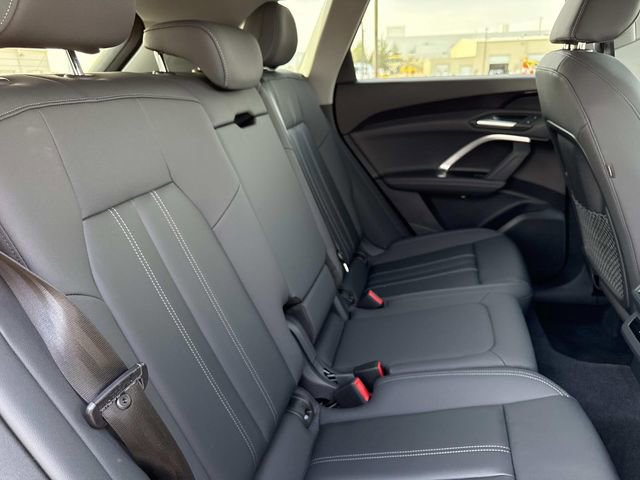 Used 2025 Audi Q5 Premium w/ Convenience Package image 27