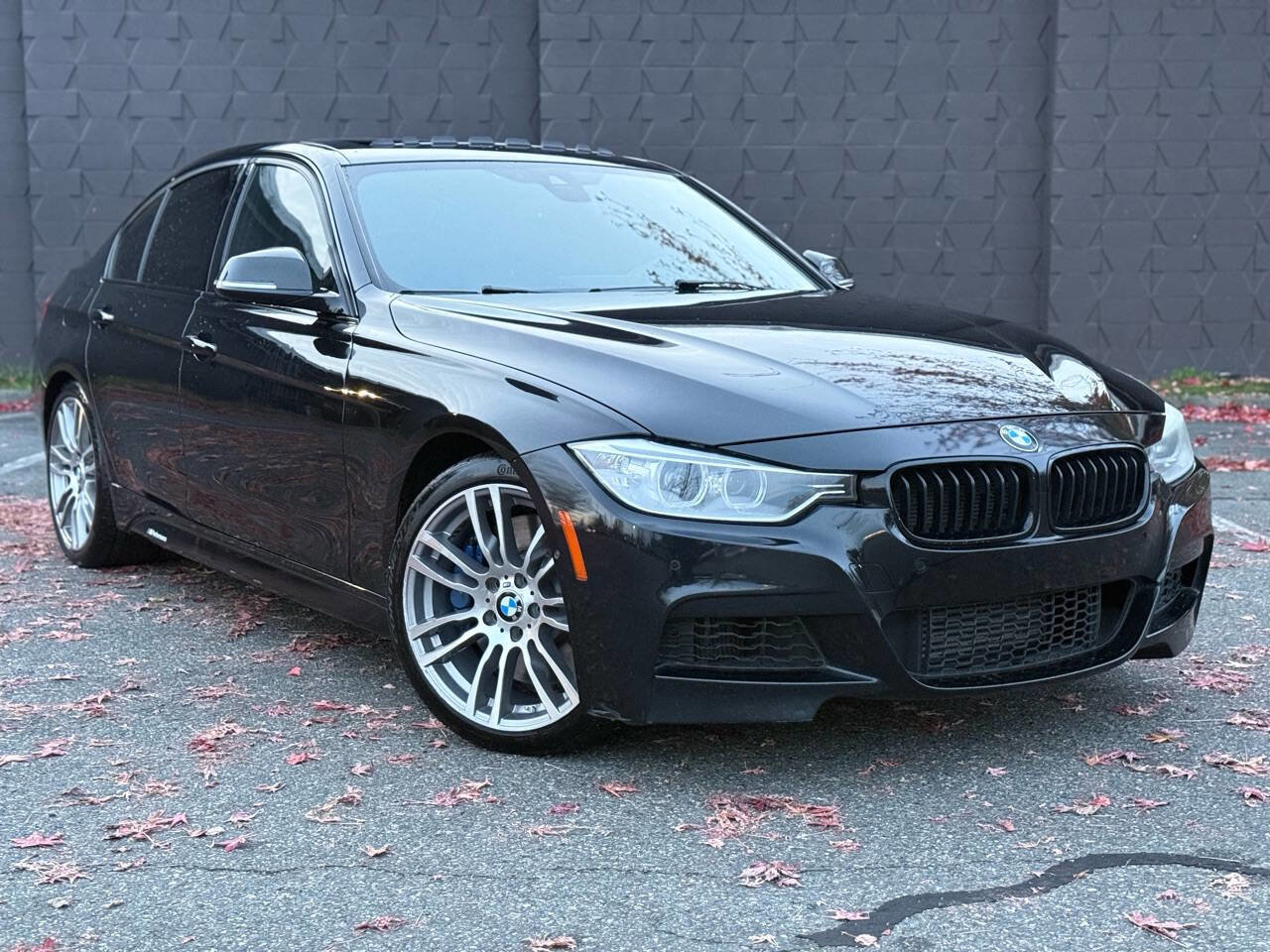 Used 2014 BMW 335i Sedan w/ Technology Package RWD image 2