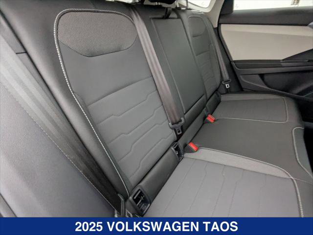 Used 2025 Volkswagen Taos SE w/ Panoramic Sunroof Package FWD image 22