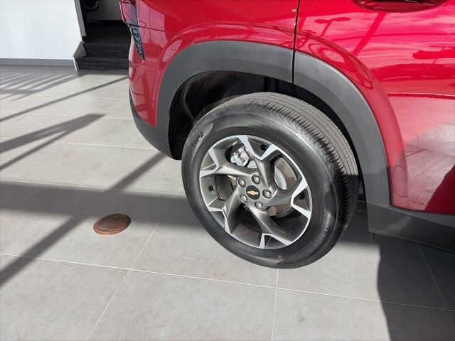 Used 2025 Chevrolet Trax LT w/ LT Convenience Package image 44