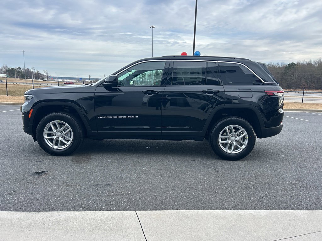 New 2025 Jeep Grand Cherokee Laredo RWD image 3