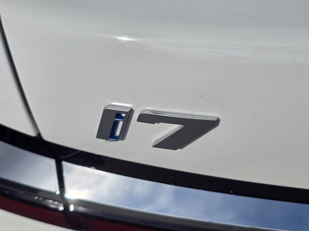 Used 2024 BMW i7 xDrive60 image 26