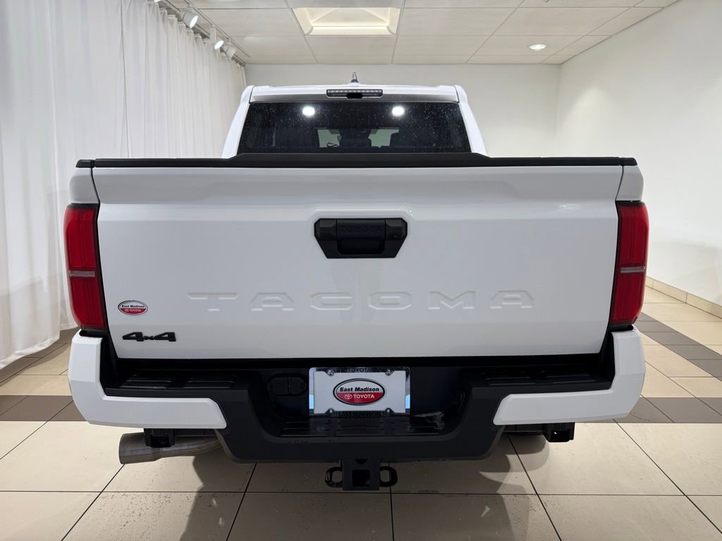 Certified 2025 Toyota Tacoma TRD Off-Road AWD/4WD image 4