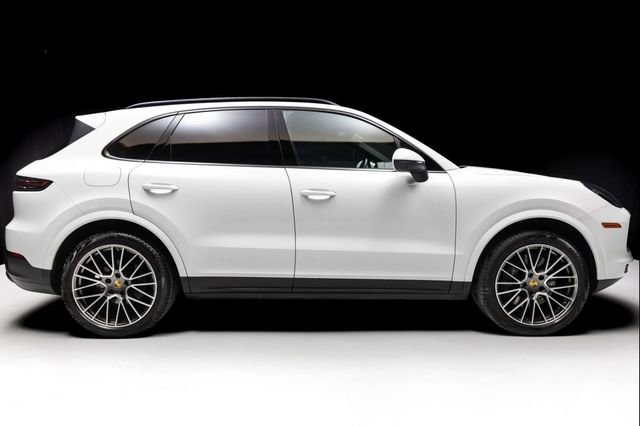 Certified 2023 Porsche Cayenne Platinum Edition image 2