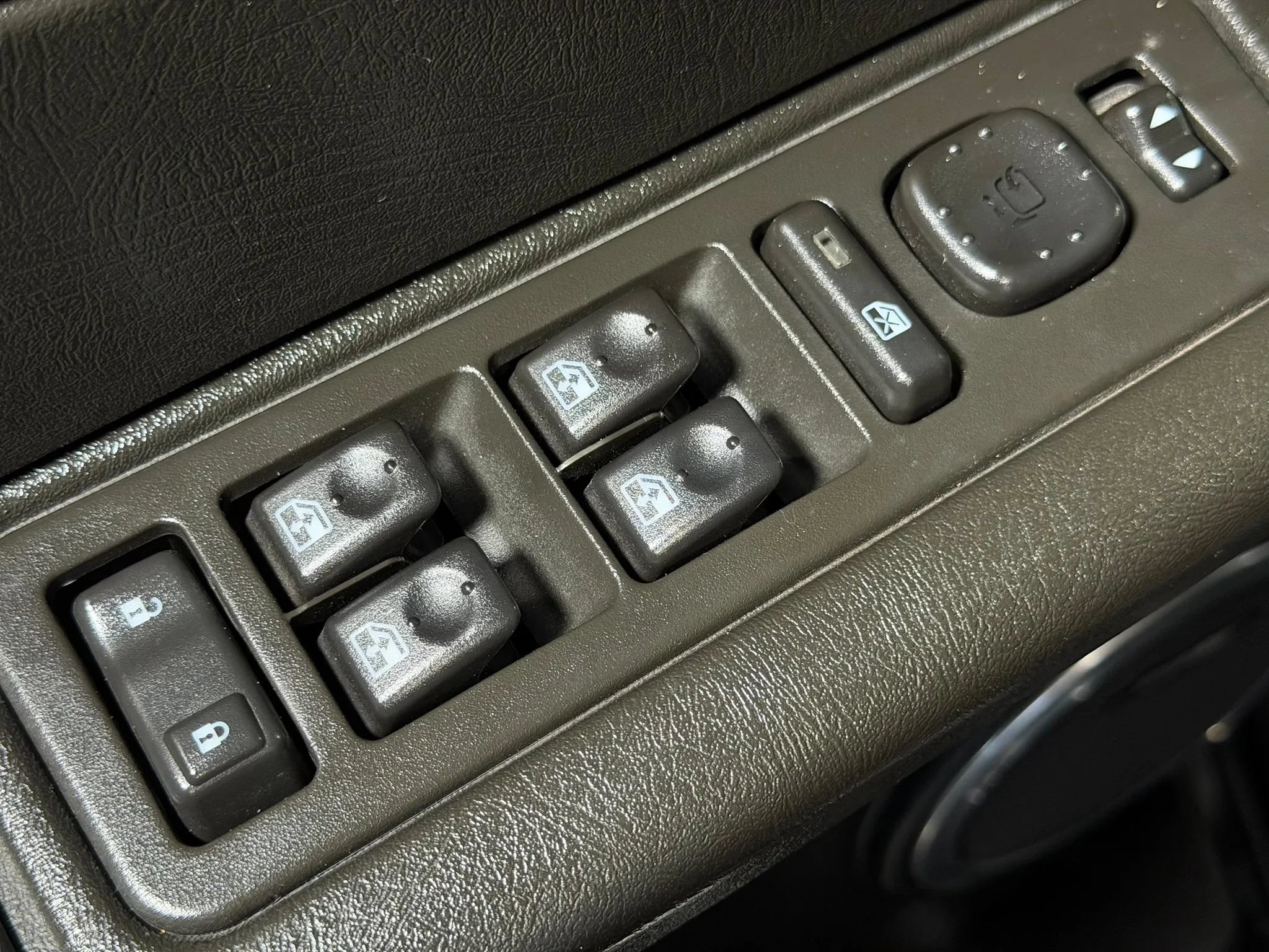 Used 2005 HUMMER H2 w/ Preferred Equipment Group AWD/4WD image 28
