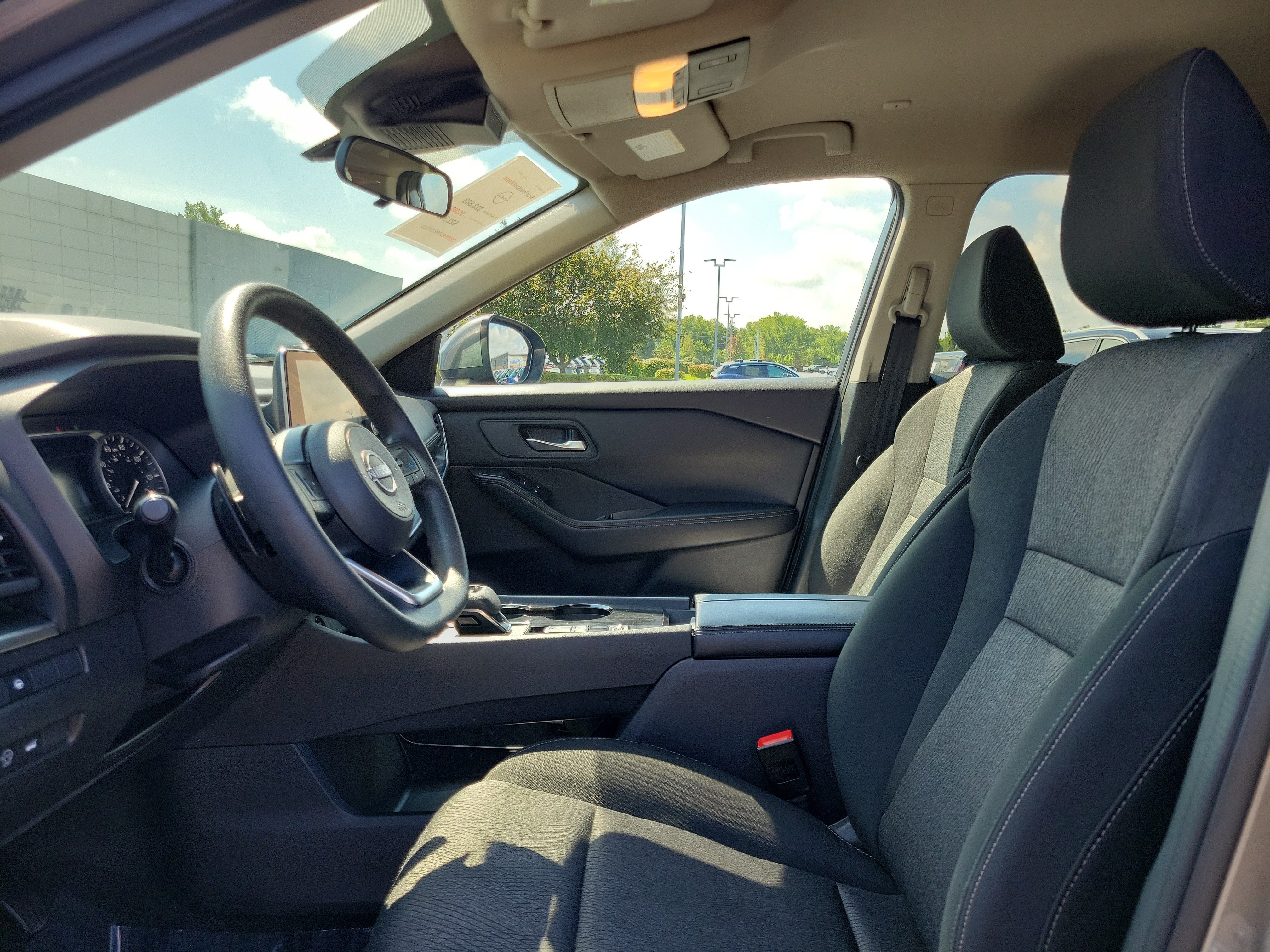 Certified 2024 Nissan Rogue SV FWD image 15