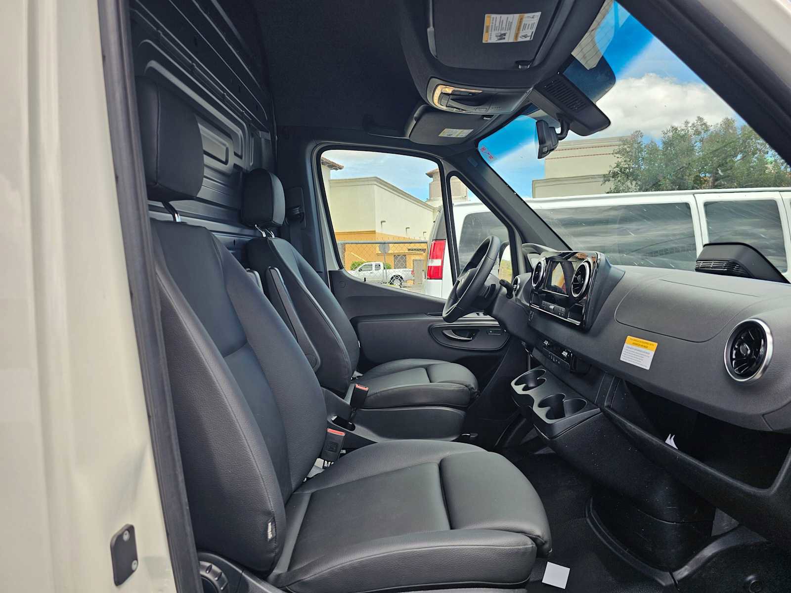 Used 2025 Mercedes-Benz Sprinter 2500 image 10