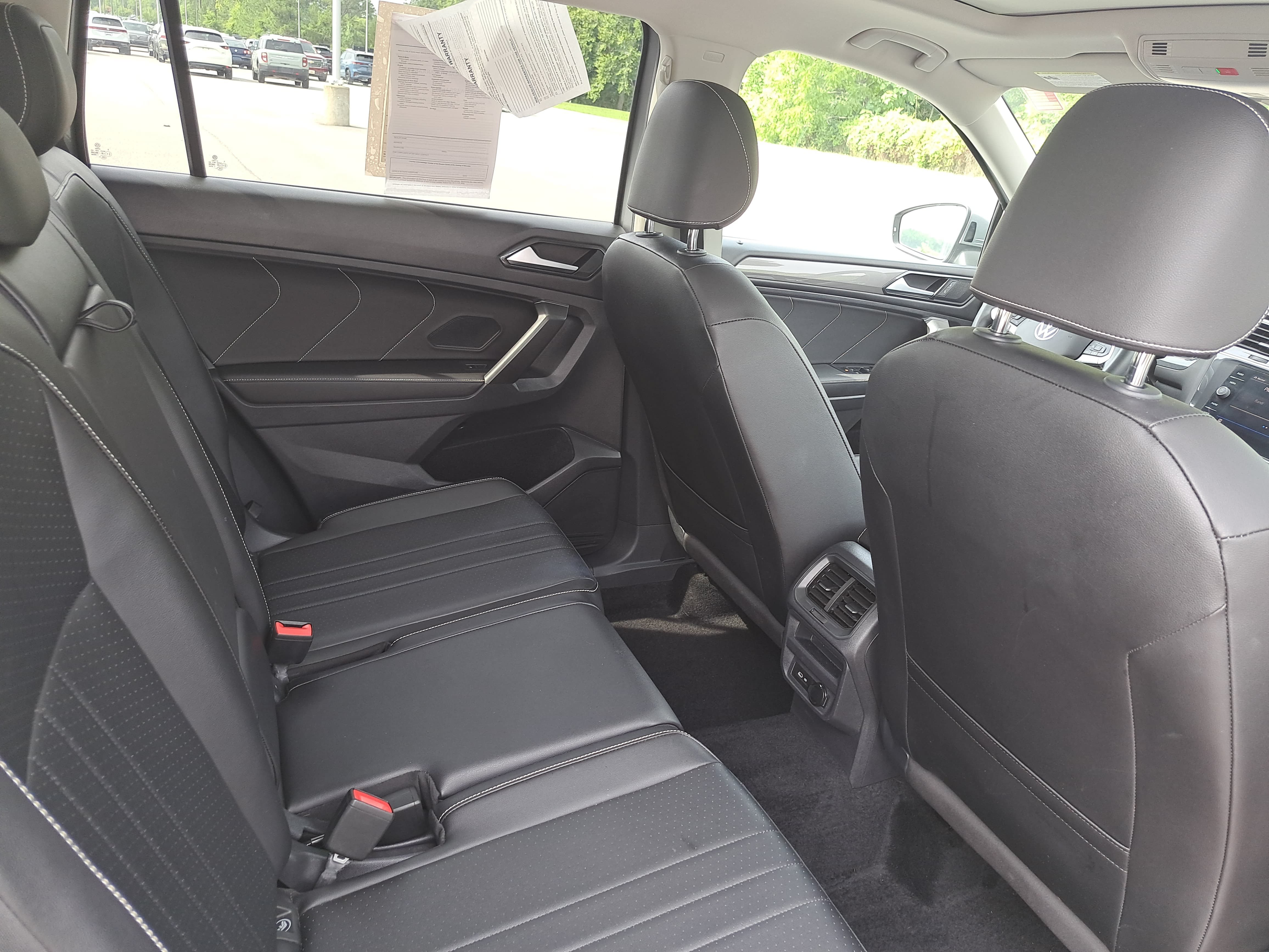 Certified 2022 Volkswagen Tiguan SE w/ Panoramic Sunroof Package AWD/4WD image 11