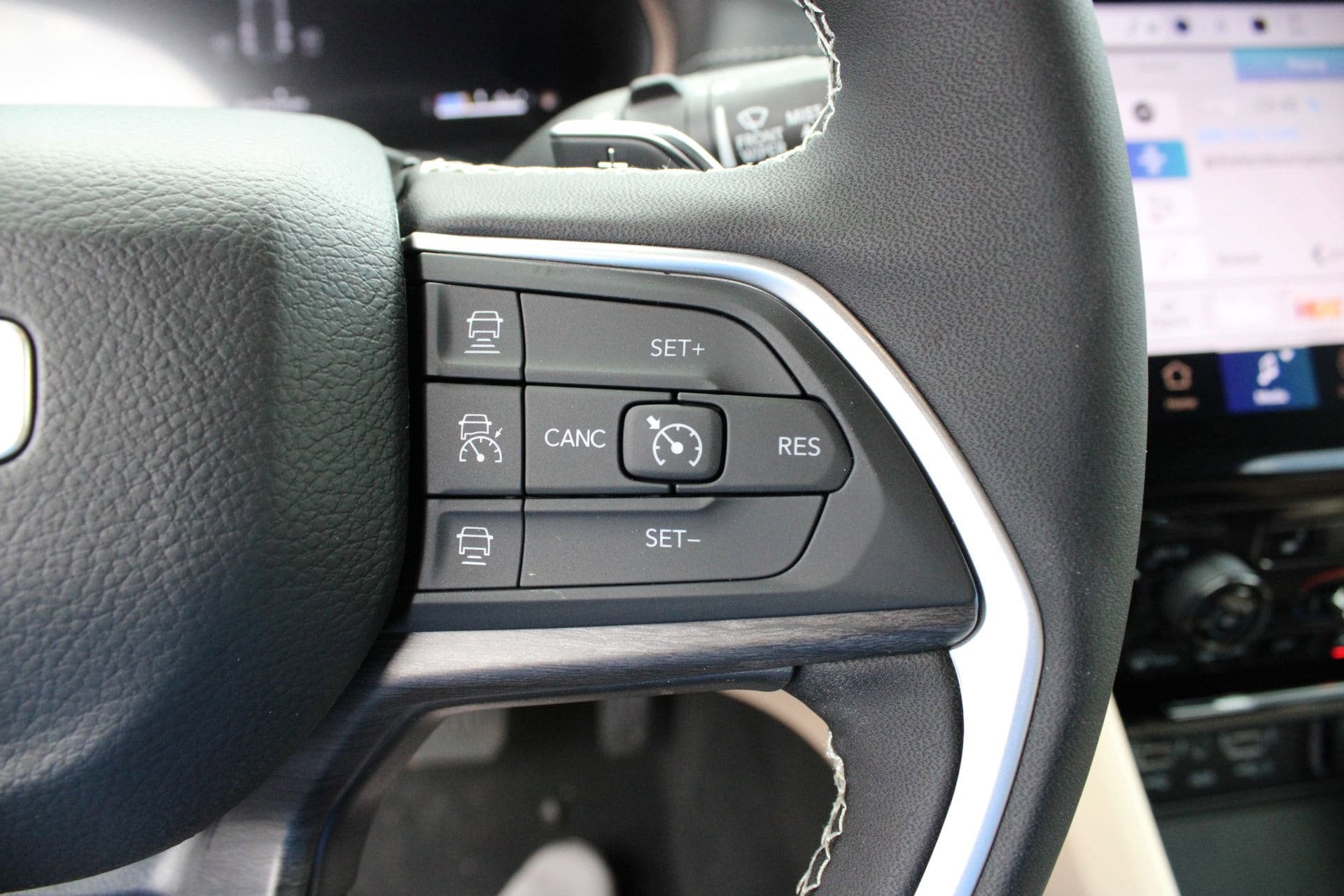 New 2025 Jeep Grand Cherokee Limited w/ Luxury Tech Group II image 29
