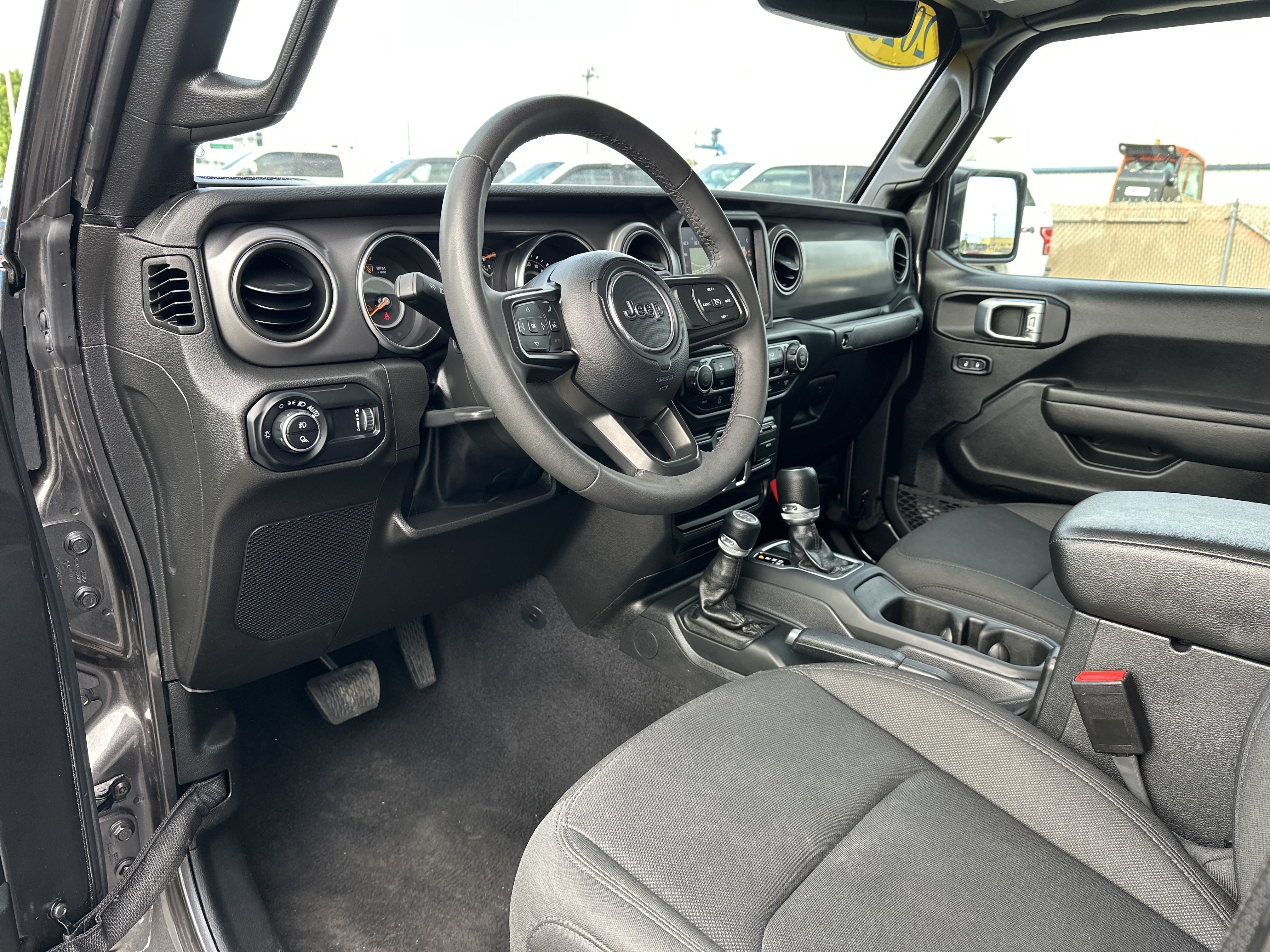 Used 2023 Jeep Gladiator Sport AWD/4WD image 9