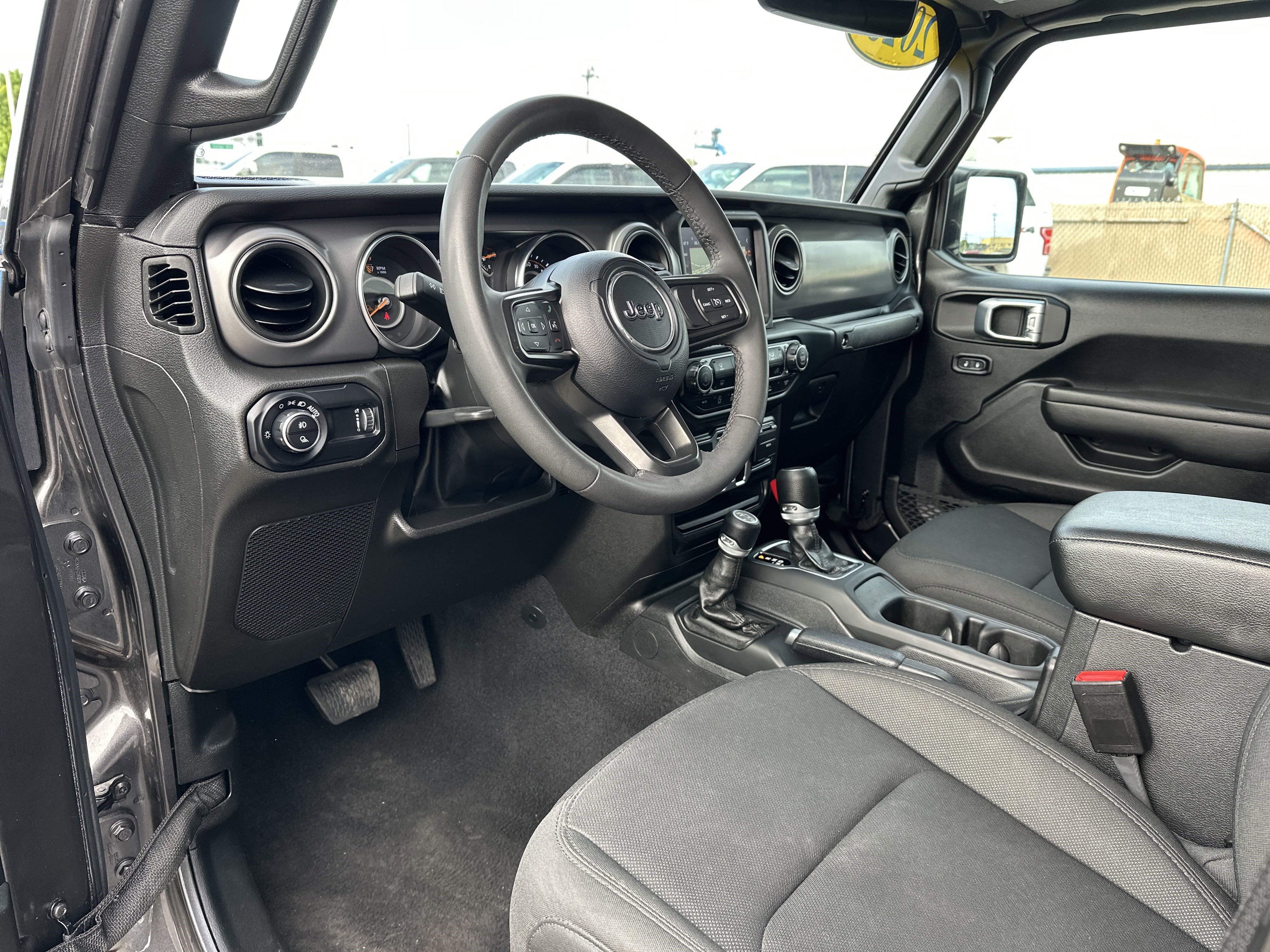 Used 2023 Jeep Gladiator Sport AWD/4WD image 9