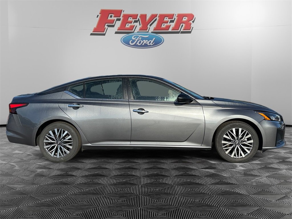 Used 2024 Nissan Altima 2.5 SV image 6