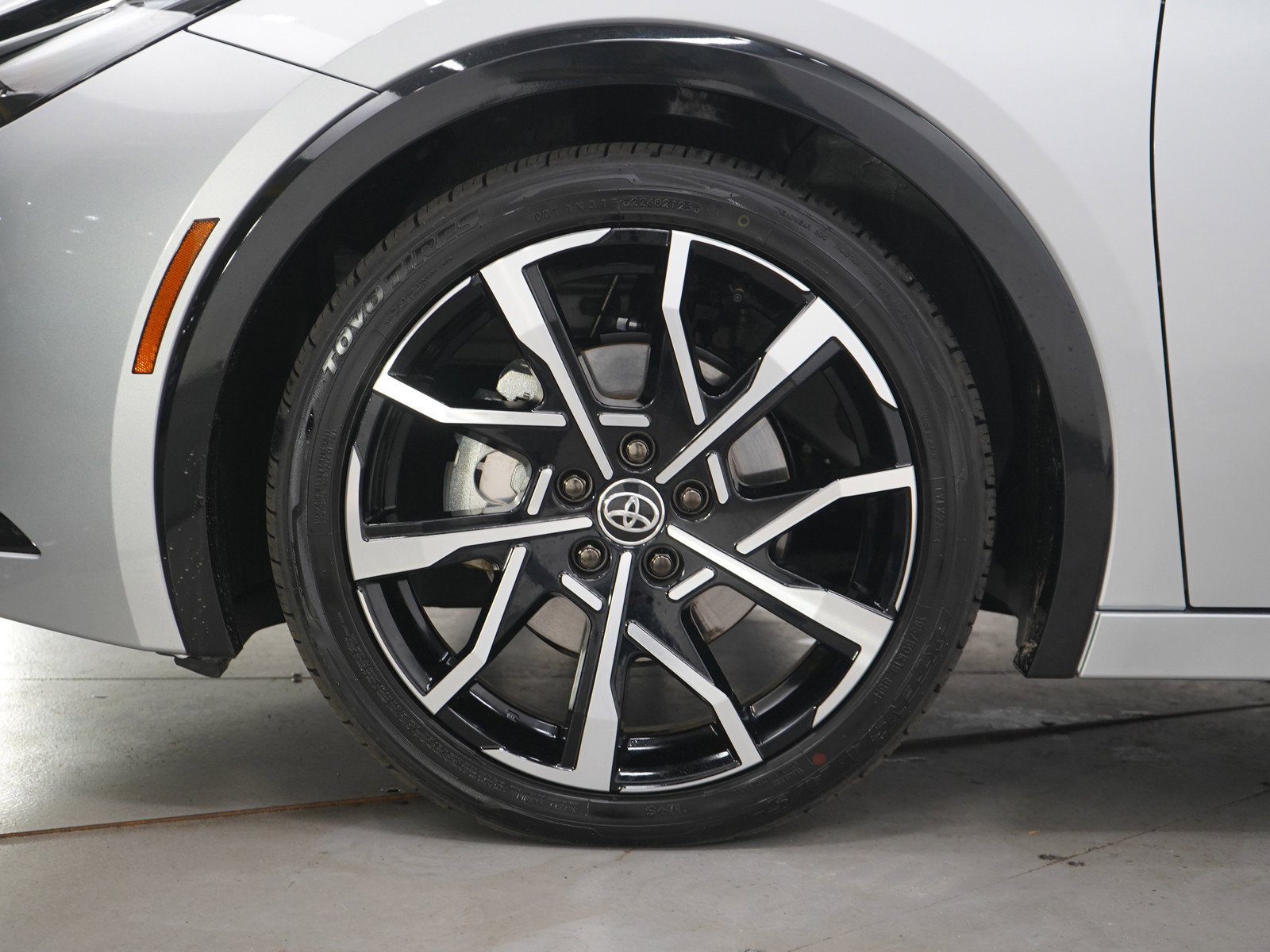 Used 2025 Toyota Prius Plug-In Hybrid image 31