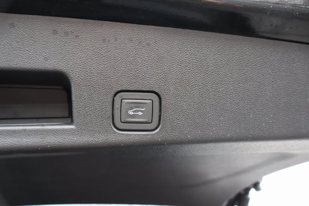 Used 2025 Chevrolet Traverse LT w/ Sun and Wheel Package image 26