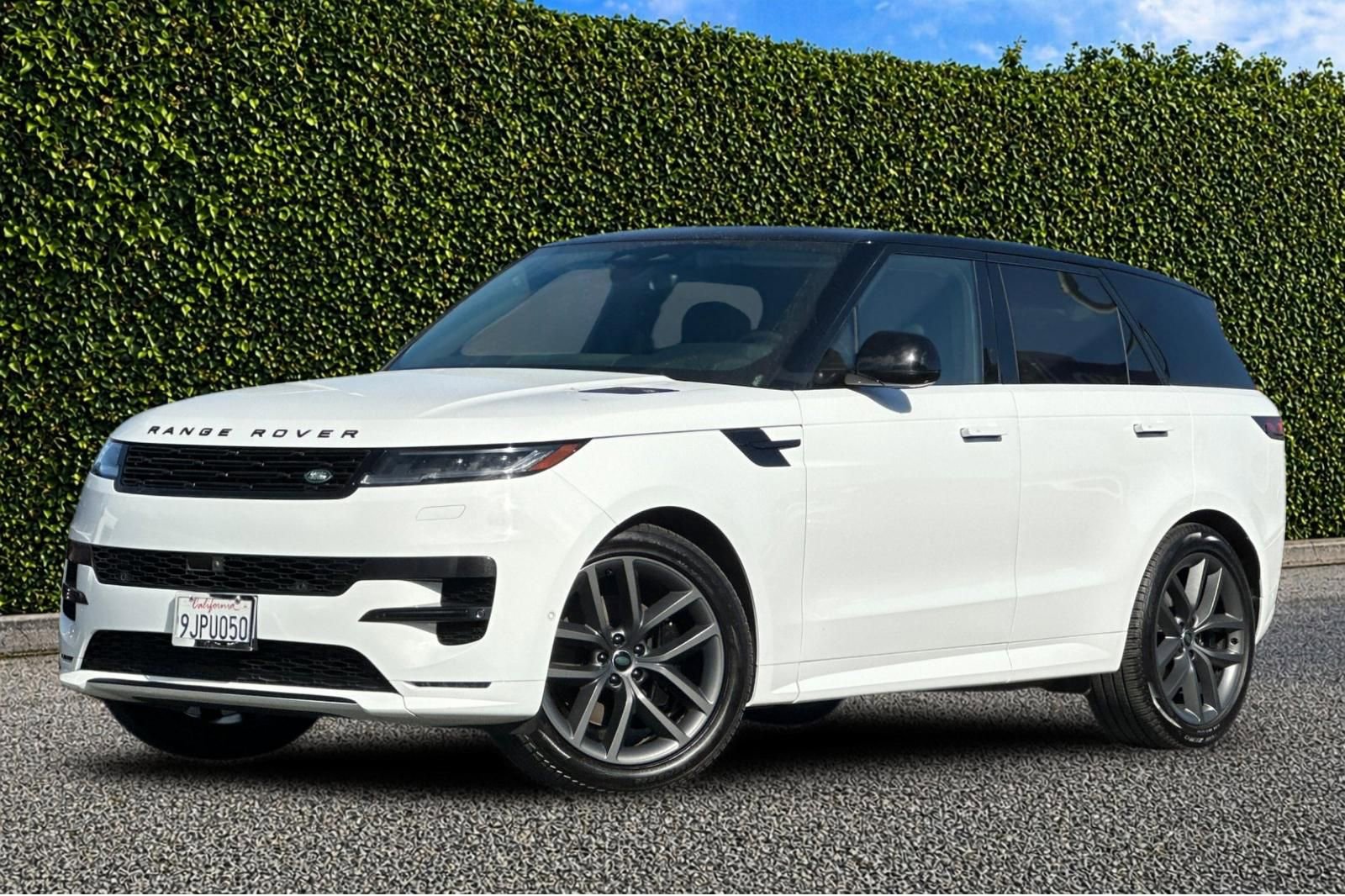 Used 2024 Land Rover Range Rover Sport Dynamic SE AWD/4WD image 1