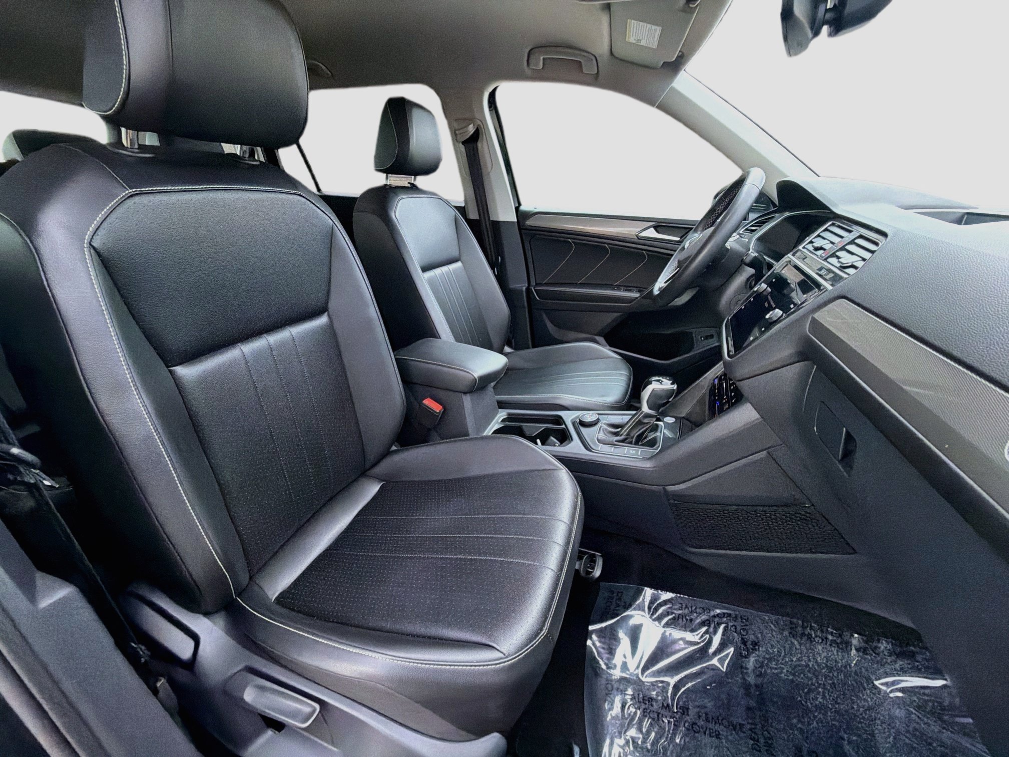 Used 2024 Volkswagen Tiguan SE AWD/4WD image 33