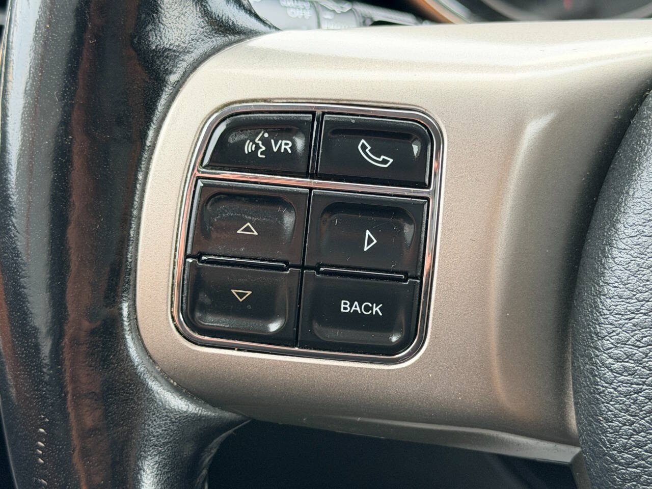 Used 2012 Jeep Grand Cherokee Overland AWD/4WD image 32